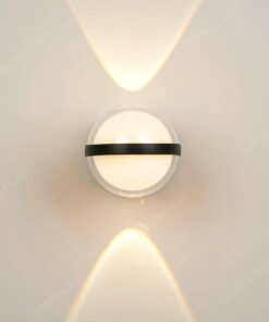 chiếc đèn hắt tường với kiểu dáng quả cầu thuỷ tinh phù hợp gắn tường hành lang phòng ngủ