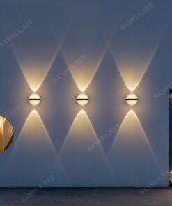 chiếc đèn hắt tường với kiểu dáng quả cầu thuỷ tinh phù hợp gắn tường hành lang phòng ngủ