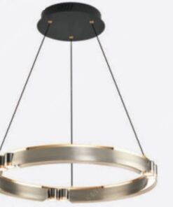chiếc đèn chùm với thiết kế một vòng tròn đèn led kết hợp với đèn rọi, thân đèn được thiết kế màu bạc viền vàng đơn giản nhưng sang trọng