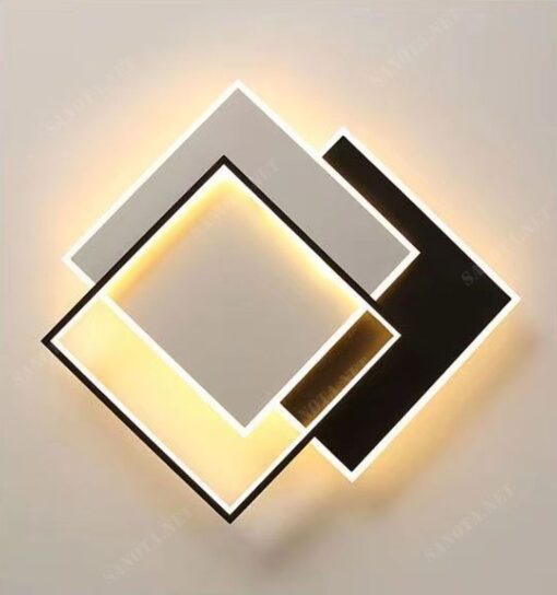 một chiếc đèn ốp trần có thiết kế là những hình vuông đèn led màu đen và trắng sự kết hợp tinh tế và hiện đại cho không gian căn phòng
