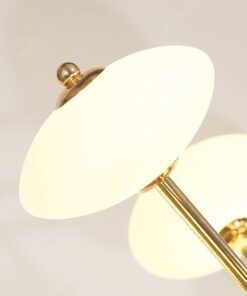 một chiếc đèn chùm hiện đại và sang trọng theo văn phong review về một chiếc đèn chùm led chao thuỷ tinh với thiết kế độc đáo của những bóng đèn thuỷ tinh và vẻ đẹp sang trọng của thân đèn mạ vàng sáng bóng, chiếc đèn chùm sang trọng và hiện đại này phù hợp với nhiều không gian nội thất hiện đại, đơn giản, sang trọng, bắc âu, sẽ là một món đồ trang trí tạo điểm nhấn cho không gian nơi chiếc đèn được đặt