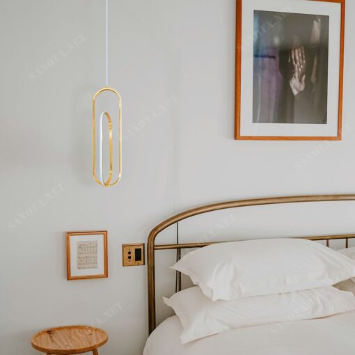 một chiếc đèn thả led với thiết kế một vòng đèn led hiện đại sang trọng, chiếc đèn phù hợp với nhiều không gian là điểm nhấn trong thiết kế nội thất, chiếc đèn đem tới ánh sáng ấm áp cho phòng ngủ, vẻ đẹp sang trọng cho phòng khách hay nhiều không gian nội thất khác