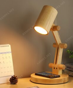 một chiếc đèn để bàn học với thiết kế đơn giản sử dụng chất liệu gỗ, chiếc đèn vừa mang đến ánh sáng tốt bảo vệ mắt trong quá trình học tập và làm việc còn là món đồ decor cho những góc trang trí đơn giản hiện đại, chiếc đèn bàn học này sẽ là một chiếc đèn mà bạn đang tìm kiếm