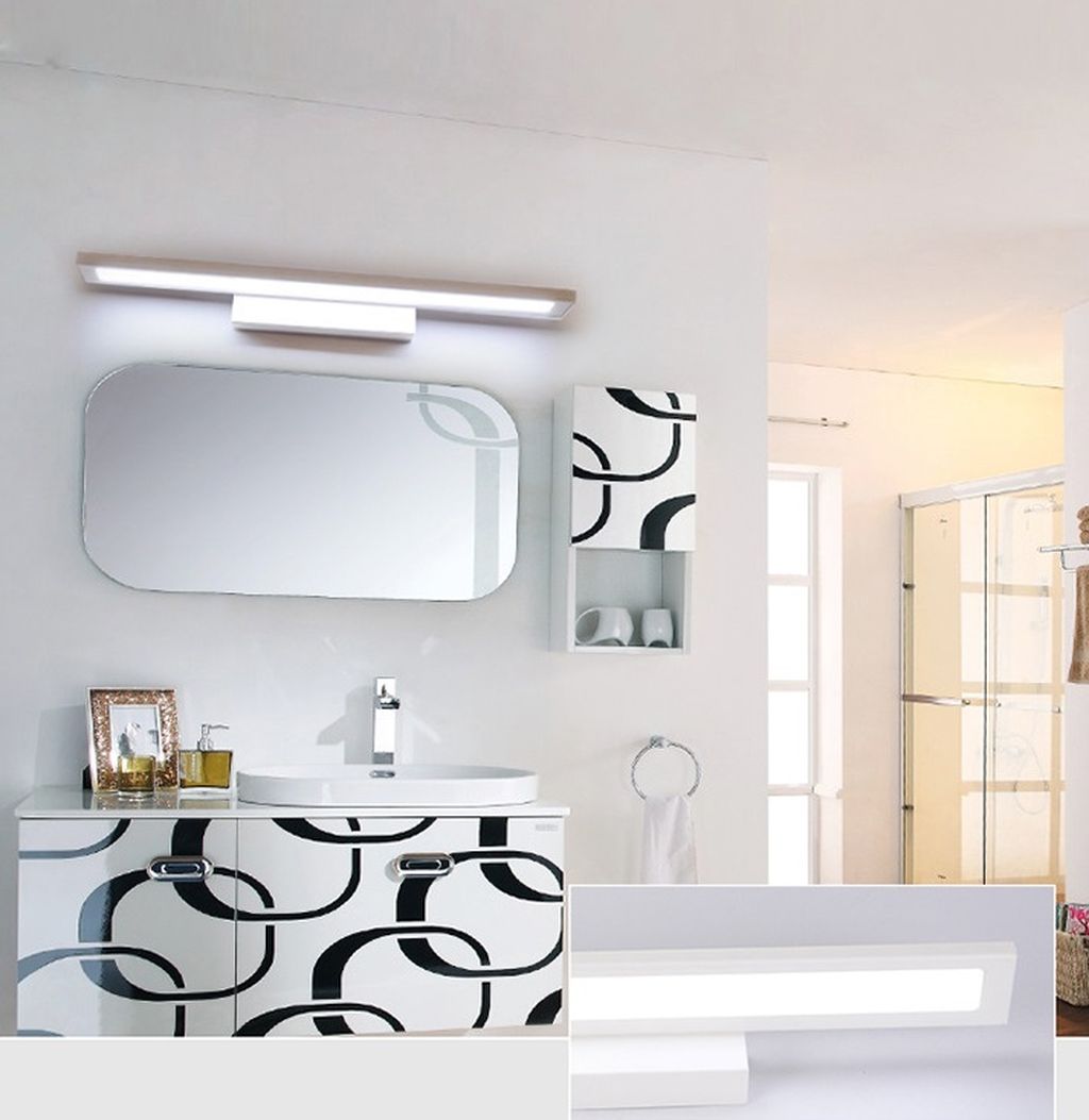 Với thiết kế thanh mảnh, sắc sảo và đường nét hiện đại, đèn rọi gương treo tường này là lựa chọn lý tưởng cho những ai đang tìm kiếm sự cân bằng giữa tính thẩm mỹ và công năng. Chất liệu kim loại phủ sơn tĩnh điện cao cấp, kết hợp cùng ánh sáng LED tông vàng dịu nhẹ. Mang lại nguồn sáng trung thực khi soi gương, tạo hiệu ứng phản chiếu sang trọng cho toàn bộ khu vực lắp đặt.