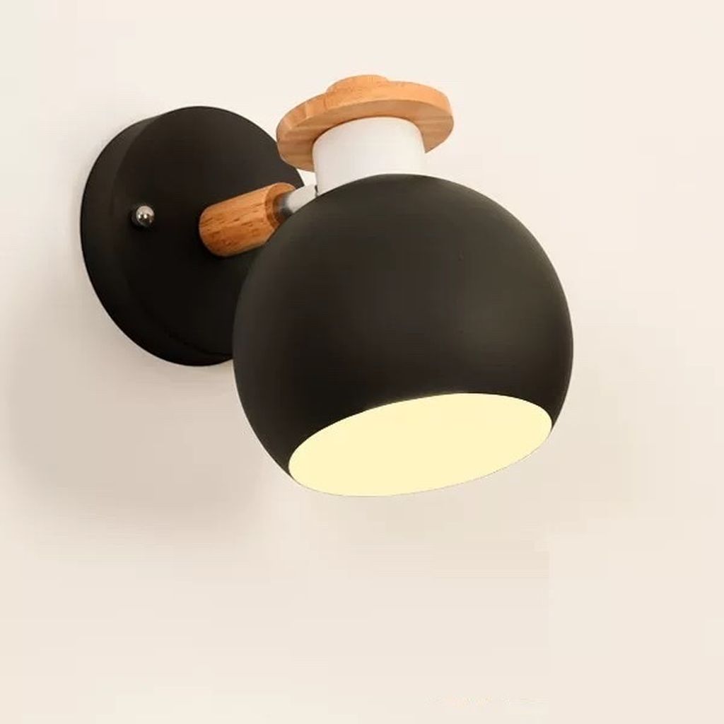 Chiếc đèn tường LED này dễ dàng phù hợp với nhiều góc decor khác nhau. Đặc biệt là những không gian cần tạo điểm nhấn cho các đồ vật đặt cùng. Với khả năng linh hoạt, thiết kế của thân đèn có thể điểu chỉnh xoay đủ cácc góc. Chiếc đèn có thể đặt ở đầu giường phòng ngủ để làm đèn đọc sách, hoặc làm đèn rọi tranh. Tạo ra một không gian trưng bày nghệ thuật. Đây chắc chắn là một chiếc đèn phù hợp mà bạn đang tìm kiếm để làm đẹp và tăng tính tiện ích cho ngôi nhà của mình.