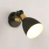 Chiếc đèn tường trang trí này dễ dàng phù hợp với nhiều góc decor khác nhau. Đặc biệt là những không gian cần tạo điểm nhấn cho các đồ vật đặt cùng. Với khả năng linh hoạt, thiết kế của thân đèn có thể điểu chỉnh xoay đủ cácc góc. Chiếc đèn có thể đặt ở đầu giường phòng ngủ để làm đèn đọc sách, hoặc làm đèn rọi tranh. Tạo ra một không gian trưng bày nghệ thuật. Đây chắc chắn là một chiếc đèn phù hợp mà bạn đang tìm kiếm để làm đẹp và tăng tính tiện ích cho ngôi nhà của mình.