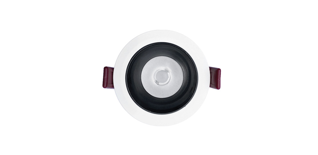 Đèn âm trần dân dụng spotlight 15W S103 được trang bị IP40 được đánh giá chất lượng cao. Khi có khả năng bảo vệ bên trong trước sự xâm nhập của các vật thể nhỏ. Ngăn chặn sự xâm nhập của các vật thể rắn như đường dây, bụi,.. có kích thước đường kính lớn hơn 1mm.