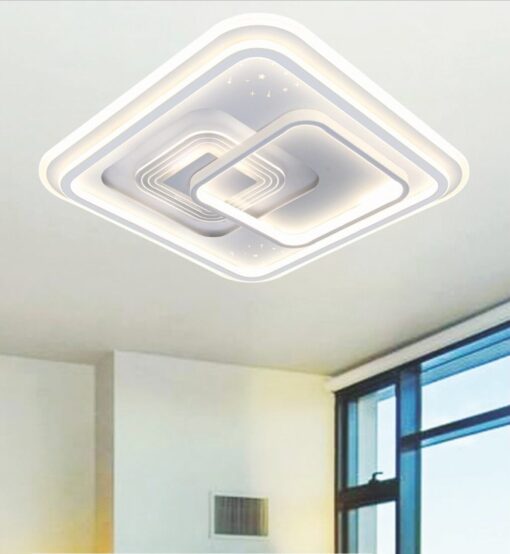 Mâm đèn LED ốp trần thật sự là biểu tượng của sự hiện đại và tinh tế trong thiết kế nội thất. Sự kết hợp tinh tế giữa màu trắng trên những hình vuông LED tạo nên một cảm giác hiện đại và độc đáo. Mô phỏng sự tối giản nhưng vẫn đặc trưng và cuốn hút. Mỗi ô đèn LED được xếp chồng lên nhau tạo thành một điểm nhấn riêng biệt. Không chỉ làm cho chiếc đèn trở nên nổi bật mà còn tạo thêm sự đa dạng và phong phú cho không gian xung quanh.