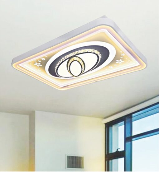 Mâm đèn LED ốp trần là lựa chọn lý tưởng cho mọi không gian nội thất. Thân đèn được làm bằng kim loại sơn tĩnh điện màu trắng, không chỉ tăng độ bền mà còn làm nổi bật tính thẩm mỹ của sản phẩm. Hiệu ứng ánh sáng chiếu qua vòng pha lê tạo ra một bầu không khí lung linh, ấm cúng, thư giãn. Lý tưởng cho những buổi sum họp gia đình hay phút giây thư giãn riêng tư.