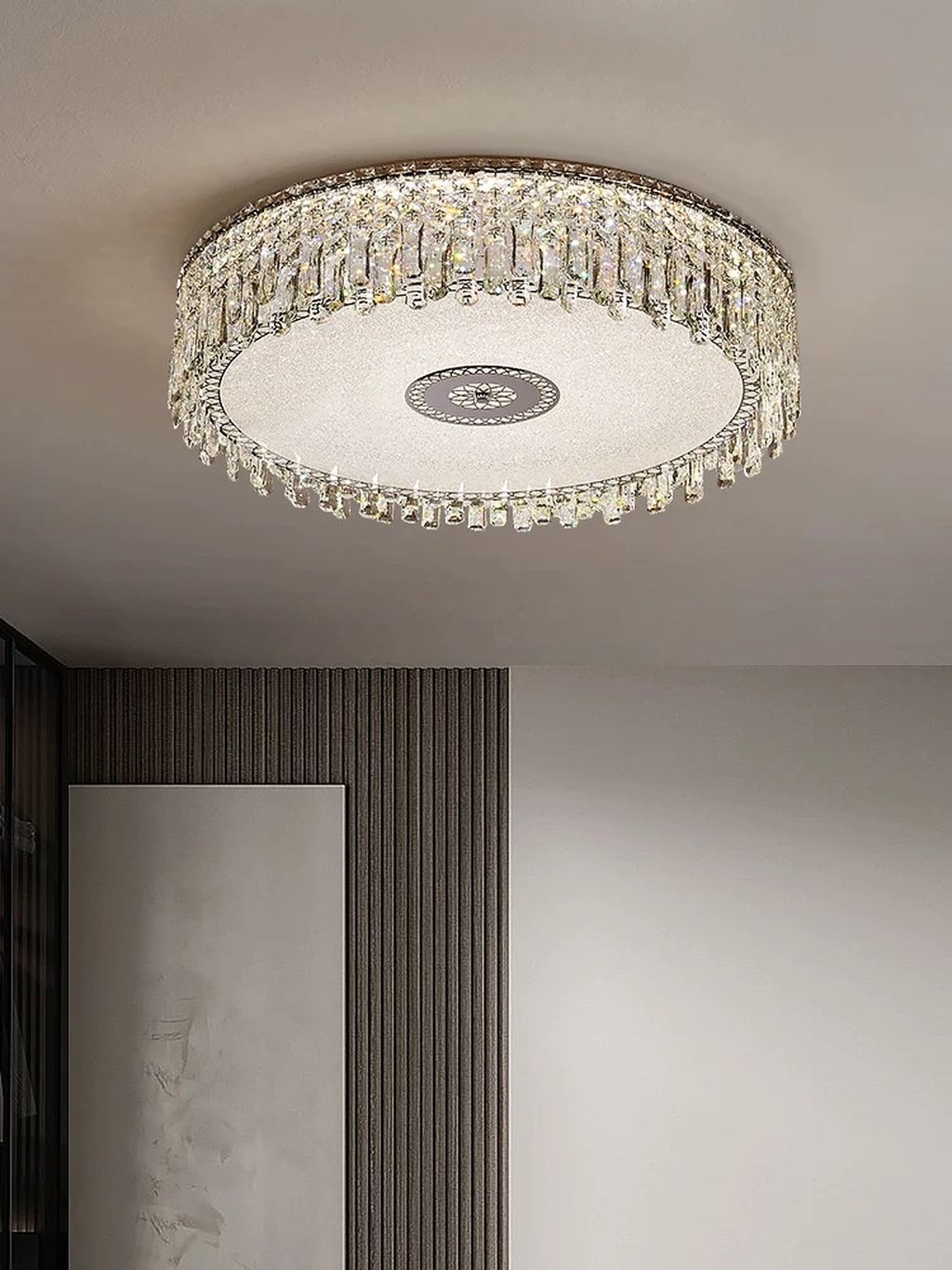 Đèn ốp trần pha lê không chỉ là vật dụng trang trí. Mà còn là biểu tượng của sự tinh tế và phong cách sống hiện đại. Được chế tác từ những chất liệu cao cấp và công nghệ tiên tiến. Sản phẩm đảm bảo độ bền bỉ, dễ dàng vệ sinh và sử dụng lâu dài. Hệ thống chiếu sáng LED tiết kiệm điện năng, mang lại ánh sáng dịu nhẹ, không gây chói mắt nhưng vẫn đủ để làm nổi bật không gian.