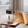 Đèn bàn decor được chế tác từ các chất liệu cao cấp như hợp kim chống gỉ, lớp sơn tĩnh điện bền màu, chống bám bụi hiệu quả. Điều này không chỉ giúp đèn duy trì vẻ đẹp thẩm mỹ lâu dài mà còn dễ dàng trong việc lau chùi, bảo quản. Chân đế chắc chắn giúp đèn đứng vững, đảm bảo an toàn trong quá trình sử dụng.