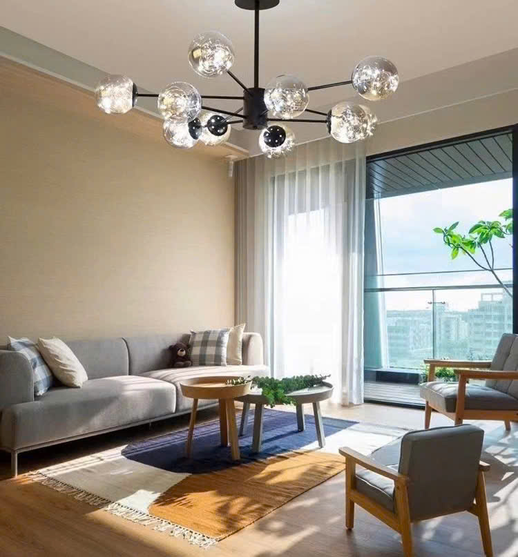 Với hơn 13 năm kinh nghiệm trong lĩnh vực đèn trang trí, Sanota tự hào là đơn vị đi đầu trong việc cung cấp đèn chùm hiện đại cao cấp tại TP.HCM và trên toàn quốc. Sản phẩm tại Sanota không chỉ chú trọng đến thiết kế mà còn đảm bảo chất lượng, độ bền và khả năng tiết kiệm điện vượt trội.