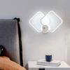 Đèn tường LED tứ giác hiện đại sở hữu thiết kế hình học phá cách với hai khối vuông lồng ghép tinh tế. Đèn tường này mang đến cảm giác hiện đại, trẻ trung nhưng vẫn đầy tính nghệ thuật. Ánh sáng LED trắng dịu nhẹ được bao viền đều khắp khung đèn, không chỉ giúp chiếu sáng hiệu quả mà còn tạo hiệu ứng thị giác sang trọng, đặc biệt vào buổi tối.