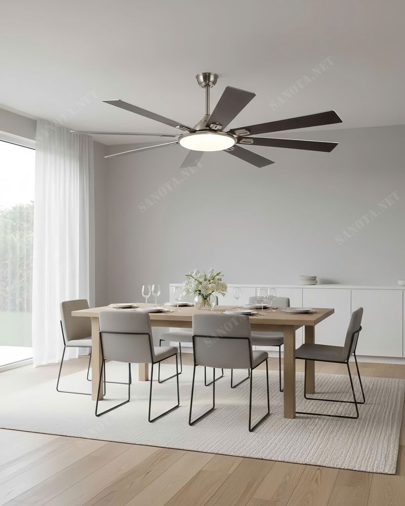 Chiếc quạt trần kết hợp đèn LED tạo ra một không gian ấm áp và hiện đại. Chiếc quạt này, với vẻ ngoài đơn giản nhưng không kém phần sang trọng. Là điểm nhấn hoàn hảo cho bất kỳ không gian nào. Thân quạt kim loại màu bạc làm nổi bật vẻ cá tính và độ lịch lãm. Năm cánh quạt được làm từ chất liệu nhựa nhẹ và bền. Mang lại sự mạnh mẽ và độ bền cao.