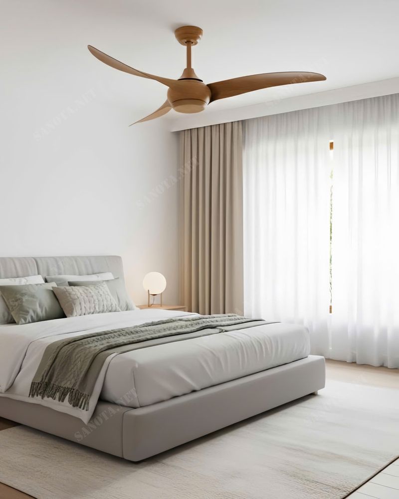 Quạt trần cổ điển SNT5656 là sự kết hợp hoàn hảo giữa công năng làm mát mạnh mẽ và vẻ đẹp thẩm mỹ sang trọng. Với thiết kế lấy cảm hứng từ phong cách cổ điển châu Âu