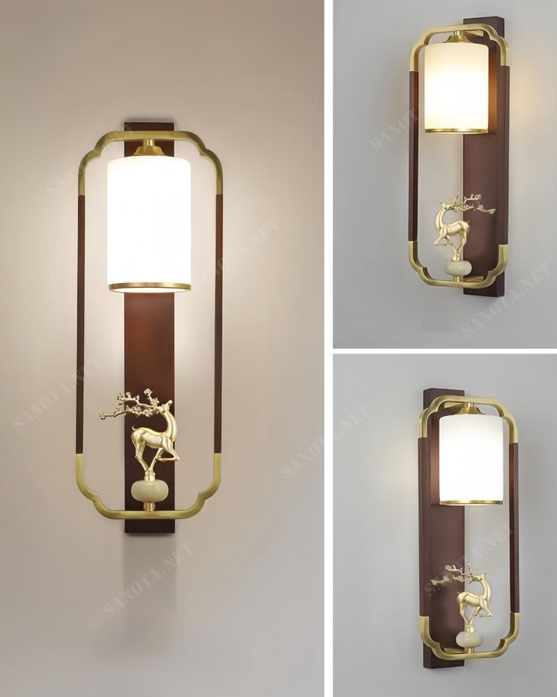 Đèn tường tùng hươu SNT5843 có kiểu dáng hình chữ nhật đứng được bo cong bốn góc. Gợi nhớ đến hình ảnh khung cửa sổ hoặc cổng vòm truyền thống...