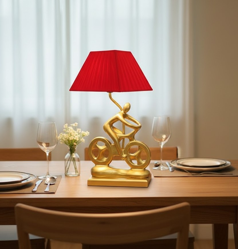 Trong không gian sống hiện đại, đèn bàn để bàn không chỉ là vật dụng chiếu sáng thông thường mà còn là món đồ trang trí tinh tế, thể hiện gu thẩm mỹ và đẳng cấp của gia chủ. Mẫu đèn để bàn mạ vàng hoạ tiết độc đáo chính là lựa chọn hoàn hảo cho những ai yêu thích phong cách nghệ thuật pha lẫn sự sang trọng và khác biệt.