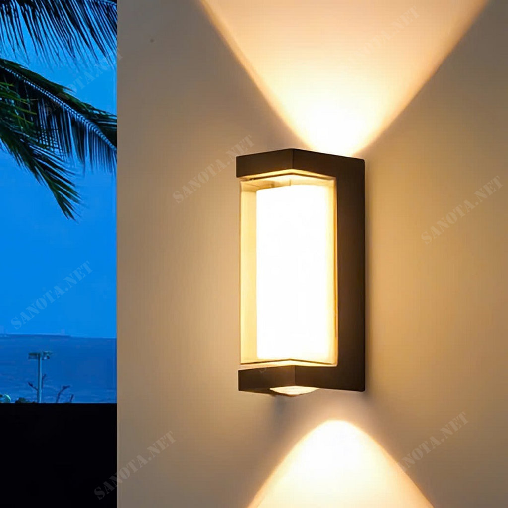 Đèn Tường LED Ngoài Trời 2 Đầu mang đến sự kết hợp hoàn hảo giữa thiết kế hiện đại và công năng chiếu sáng hiệu quả. Với ánh sáng hắt lên hắt xuống mềm mại.