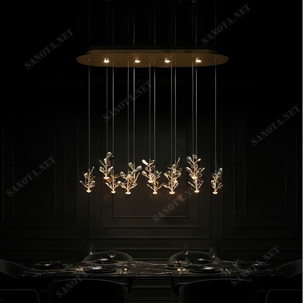 Bạn đang tìm kiếm một điểm nhấn kiến trúc độc đáo, biến phòng ăn hay phòng khách trở thành một khu vườn nghệ thuật lấp lánh? Đèn Thả Pha Lê Nghệ Thuật chính là tuyệt tác mà bạn cần. Không chỉ đơn thuần là thiết bị chiếu sáng, mẫu đèn này là một tuyên ngôn về gu thẩm mỹ tinh tế và đẳng cấp luxury.