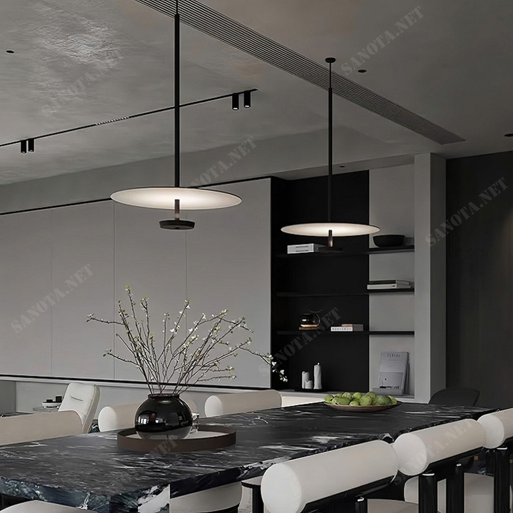 Đèn Thả Đơn Tối Giản Tinh Tế SNT6087Bạn yêu thích vẻ đẹp của sự đơn giản và mong muốn tìm kiếm một nguồn sáng vừa đủ tinh tế, vừa không chiếm quá nhiều không gian? Đèn Thả Đơn Hiện Đại là giải pháp hoàn hảo cho những ai theo đuổi phong cách Minimalism (Tối giản) và Scandinavian (Bắc Âu).