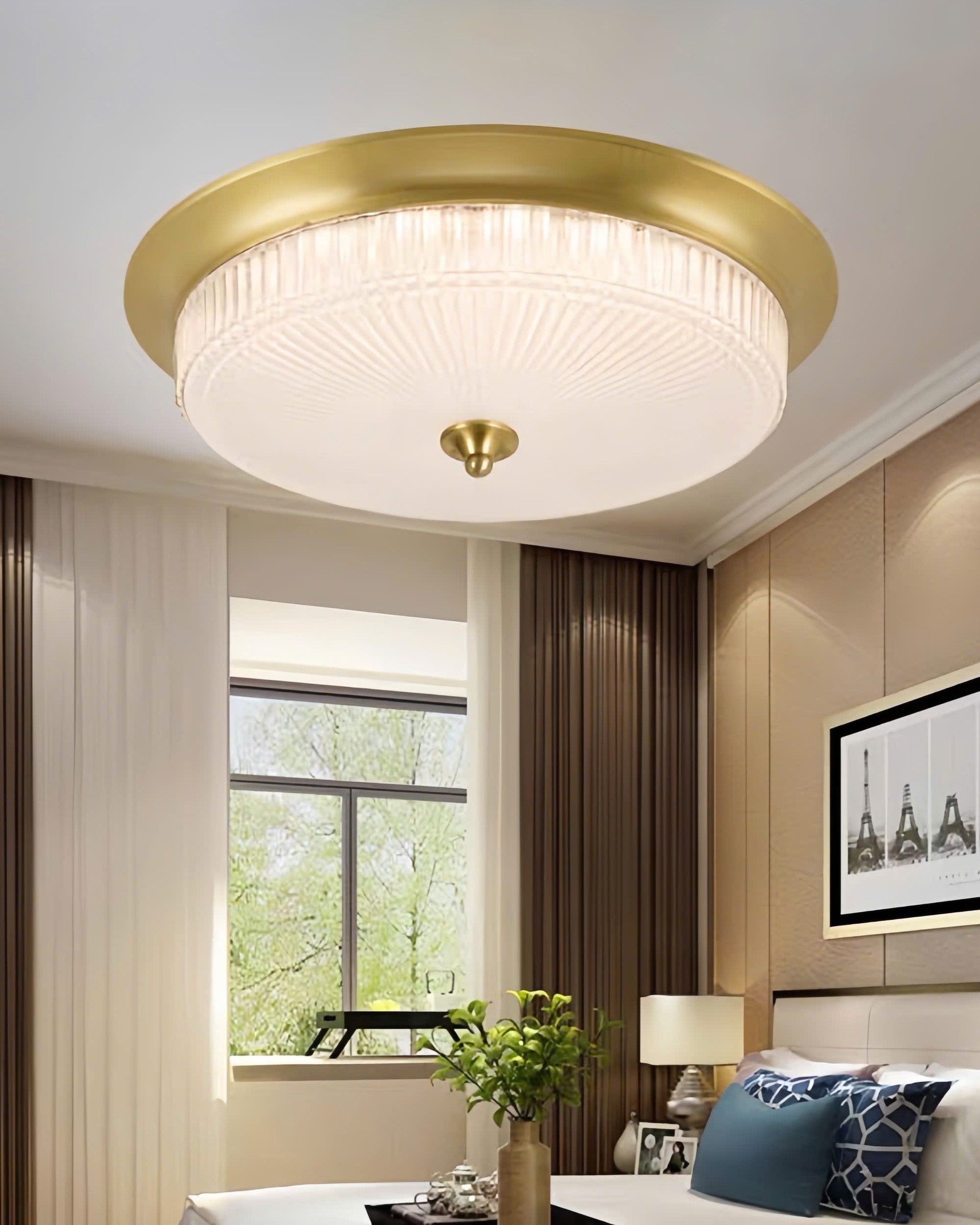 Đèn ốp trần đồng khảm pha lê SNT6191 này nổi bật với hình dạng tròn dẹt (flush mount) đặc trưng, ôm sát trần nhà, lý tưởng cho những không ....