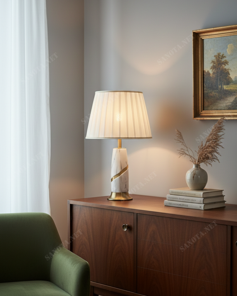 Đèn bàn đá cẩm thạch hoàng kim SNT6227 mang phong cách Tân cổ điển lịch lãm. Thân đèn được thiết kế hình trụ thon, chế tác từ chất liệu đá cẩm thạch...