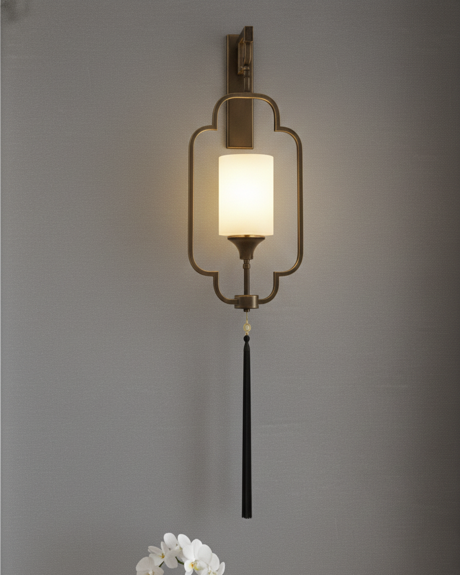 Đèn tường phong cách tân cổ điển SNT6248 gây ấn tượng mạnh bởi phần khung kim loại bo cong theo hình dáng họa tiết Á Đông cách điệu....