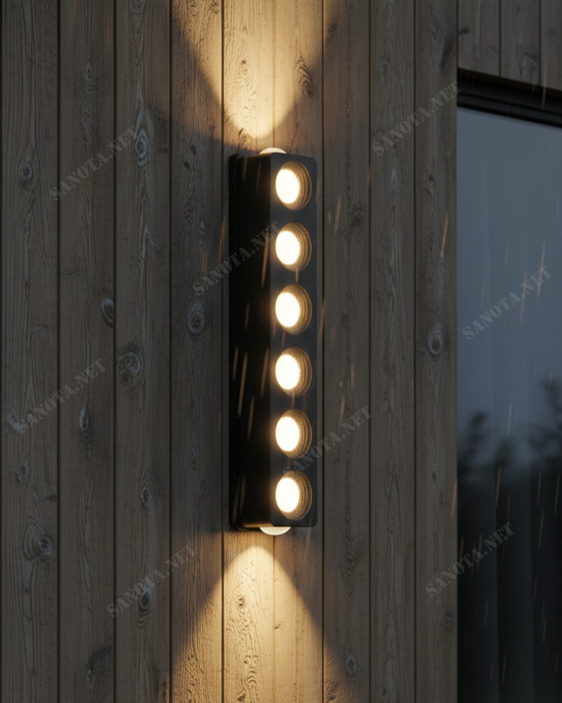 Đèn vách ngoài trời thanh dài SNT6316 sở hữu kiểu dáng tối giản nhưng vô cùng ấn tượng với hình khối chữ nhật đứng. Có các cạnh được bo tròn...