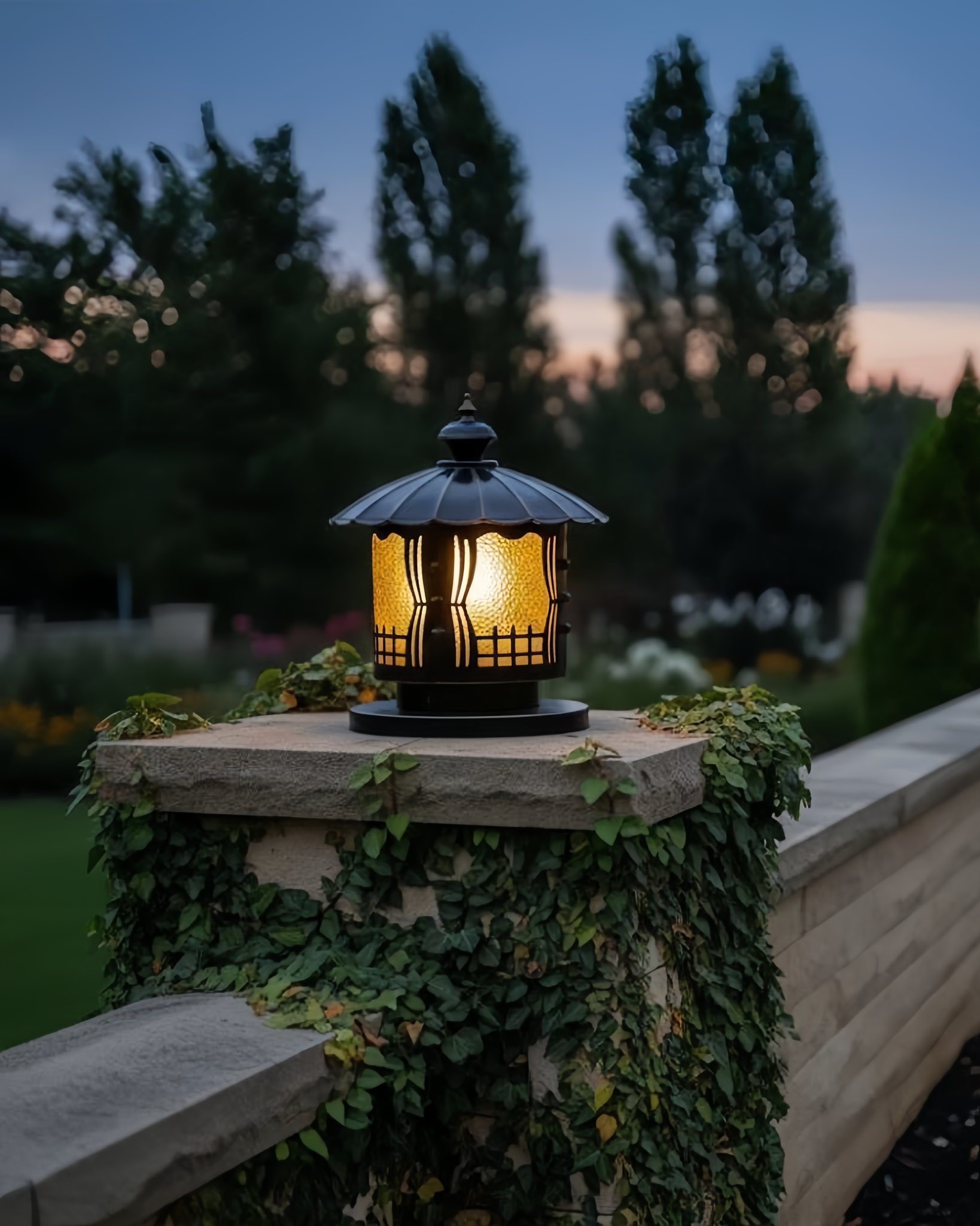 Đèn trụ cổng phong cách hoàng gia cổ điển SNT6320 nổi bật với thiết kế cầu kỳ, lấy cảm hứng từ kiến trúc cung đình. Cấu trúc đèn bao gồm phần đế.....